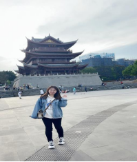 杨莉