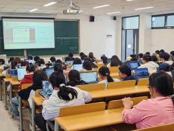 以技术赋能方言保护，以实践涵养专业素养——国际语言文化学院汉语言部组织“川语语音资源采集”录音专业实践活动