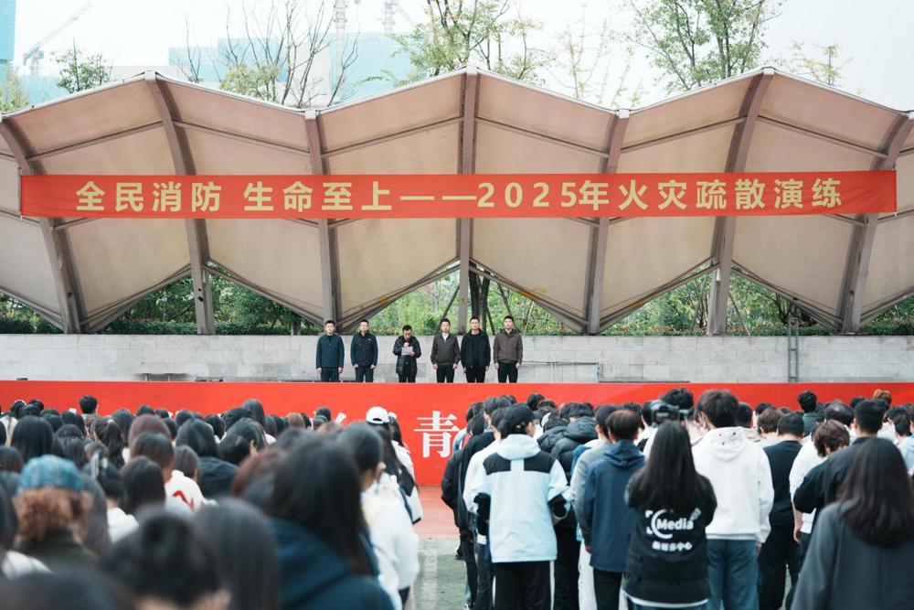 2025.11.6 消防演练 李思远 (52)