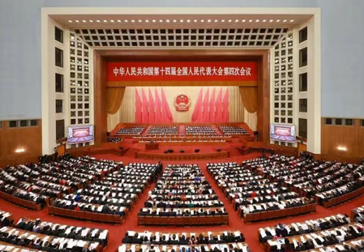 校区师生热议2026年全国两会