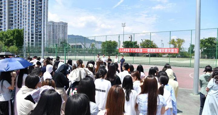 校区举行2026年地震应急疏散演练