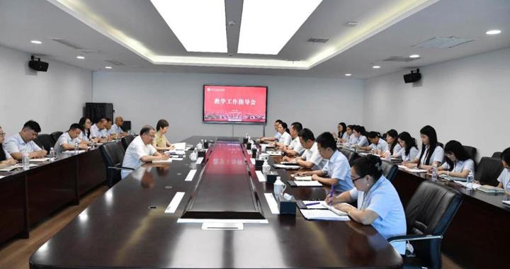 学校领导到校区调研指导教学工作