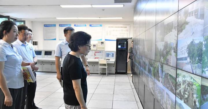 学校党委书记、省政府督导专员周耘到校区检查安全稳定工作