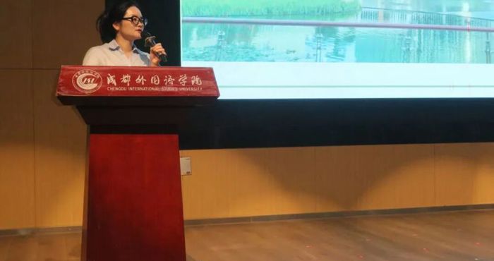 解码商务英语领航职业未来 —— 2025级商务英语专业教育会圆满举行