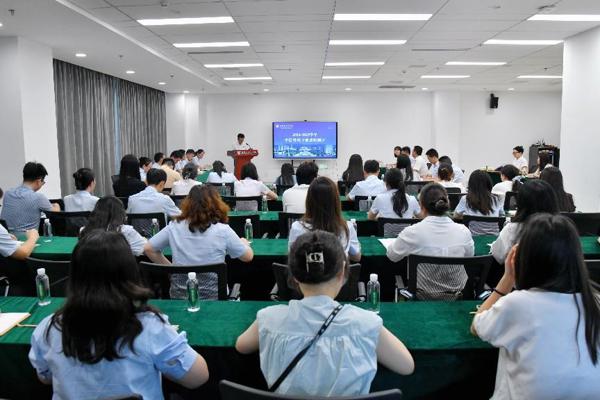 校区举行2024-2025学年中层管理干部述职测评