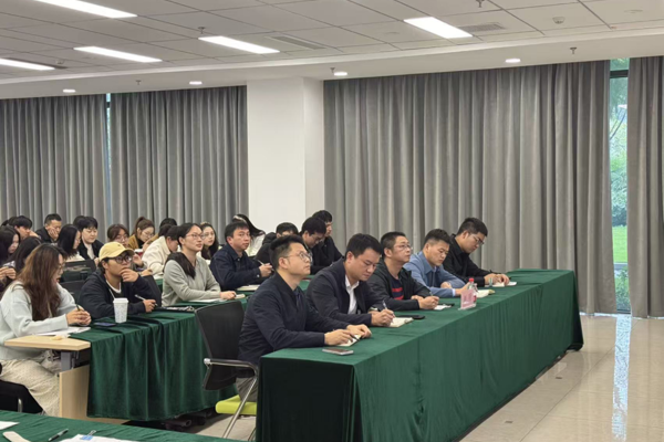 学生事务办公室开展医保政策培训与校园安全专题会议