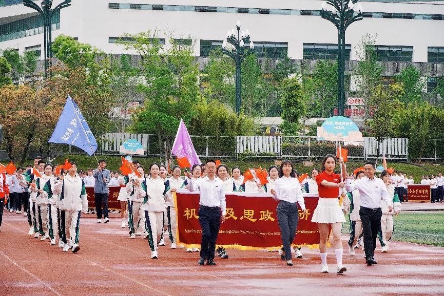 2025年4月24日-运动会开幕式-谭小莉 (24)